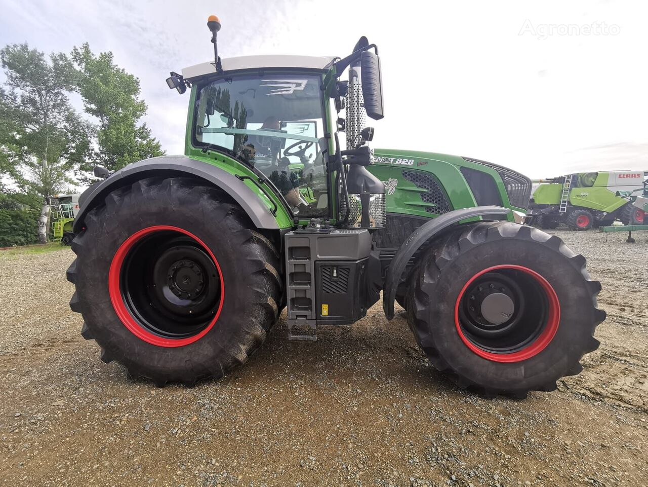 Fendt Vario 828 tractor de ruedas